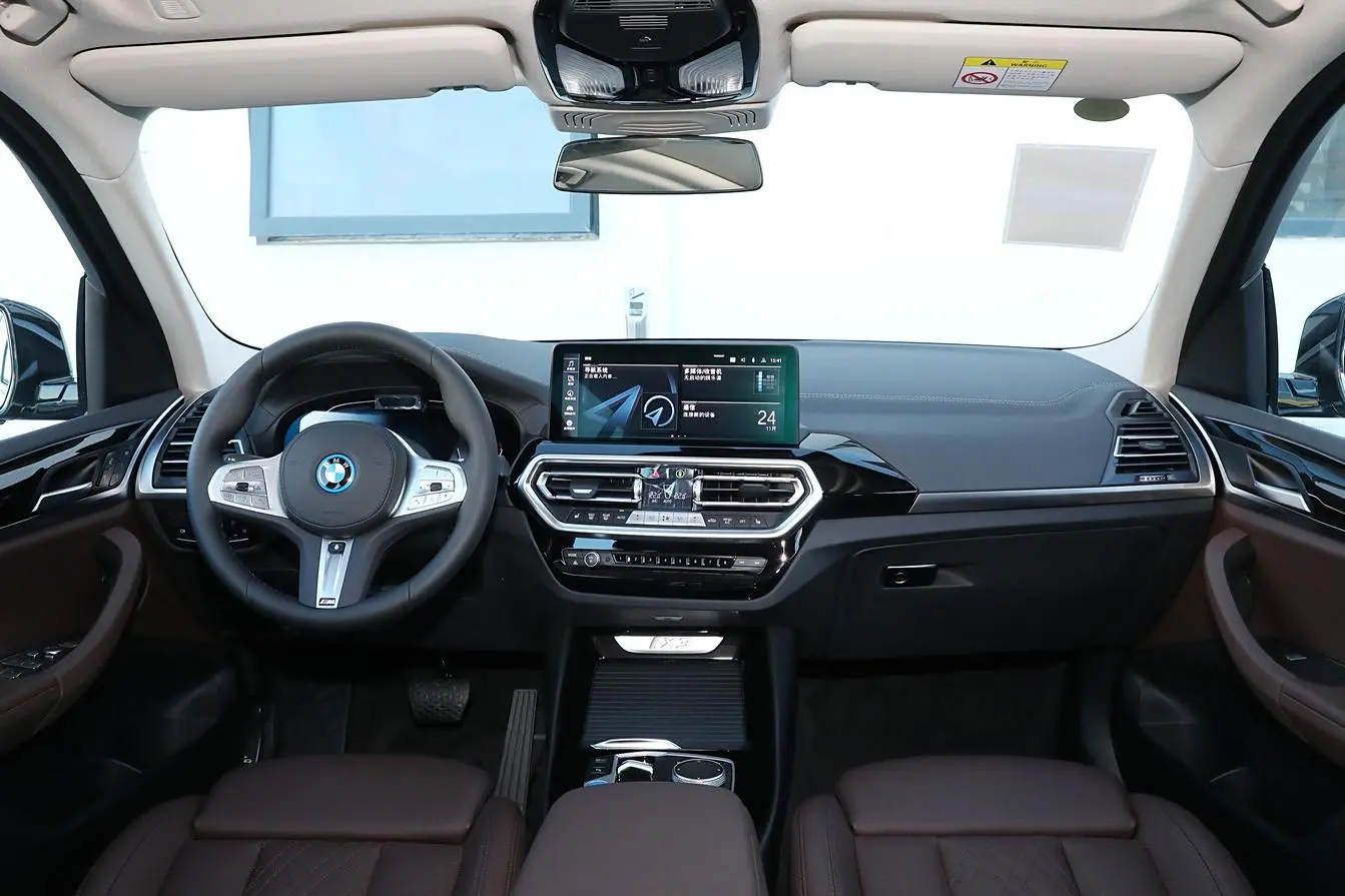 BMW iX3-5.jpg