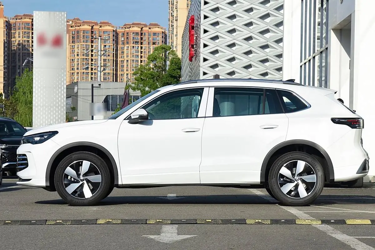 Tiguan L 3