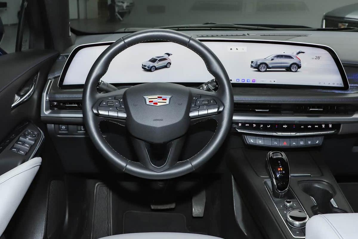 Cadillac XT4  5.jpg