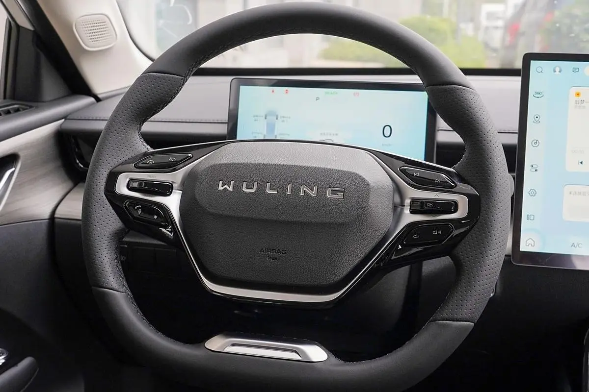 Wuling Starlight 5.jpg