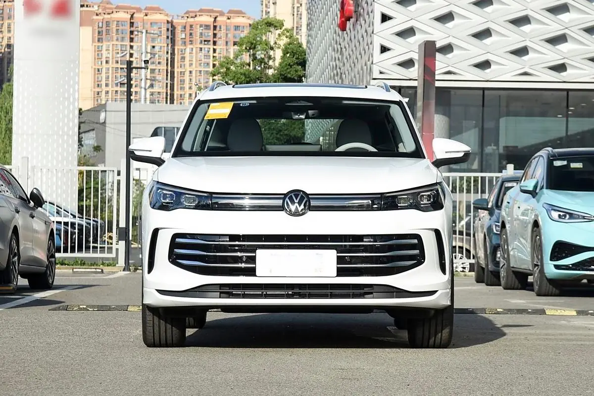Tiguan L 1.jpg