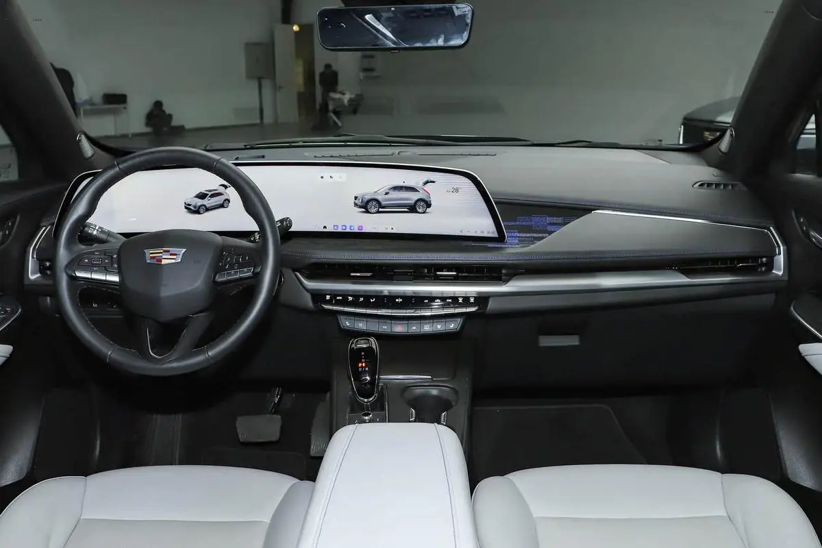 Cadillac XT4 4.jpg