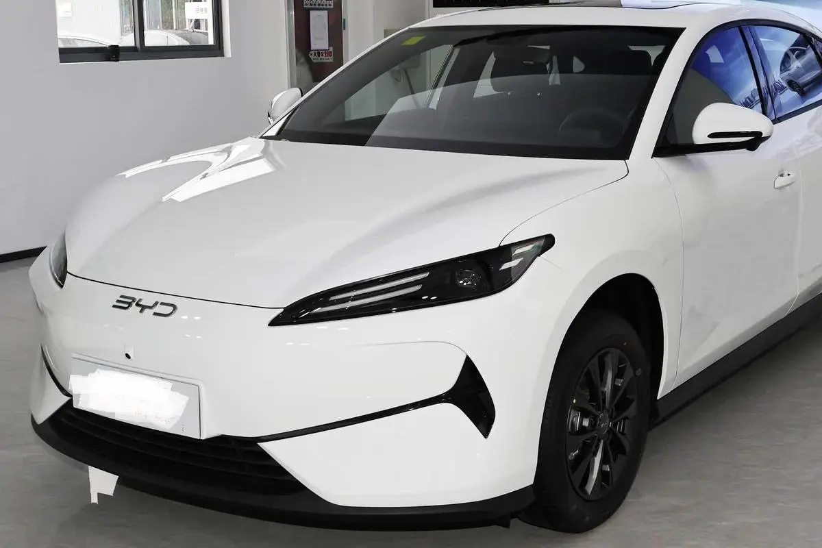BYD e7 2025 520 Smart Edition