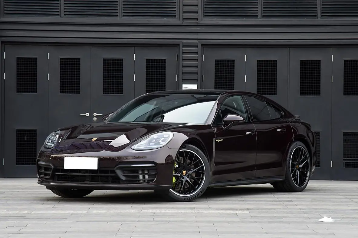 New High End Luxury Sedan Sport Car Porsche Panamera Luxury Car